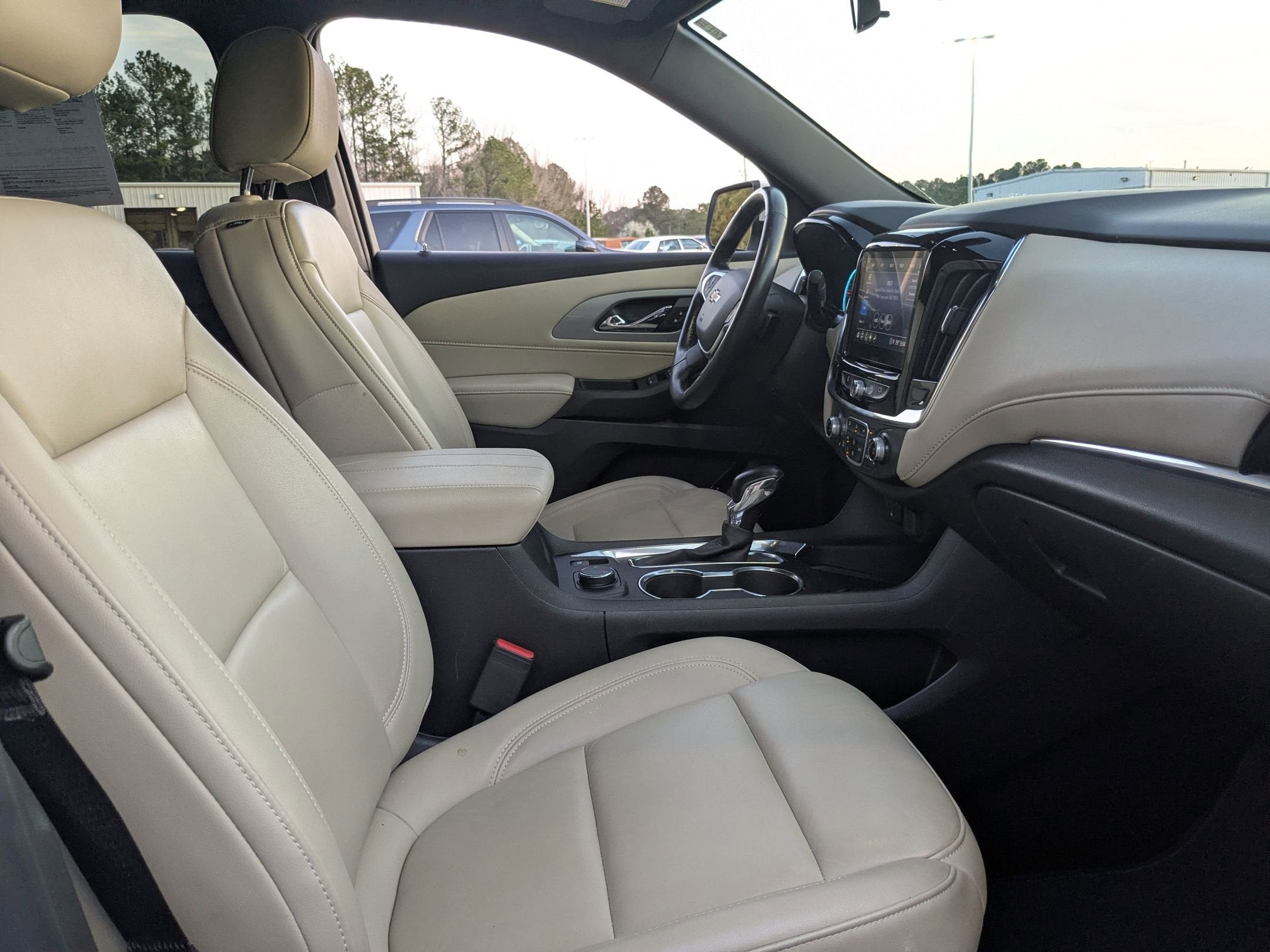 2022 Chevrolet Traverse LT Leather