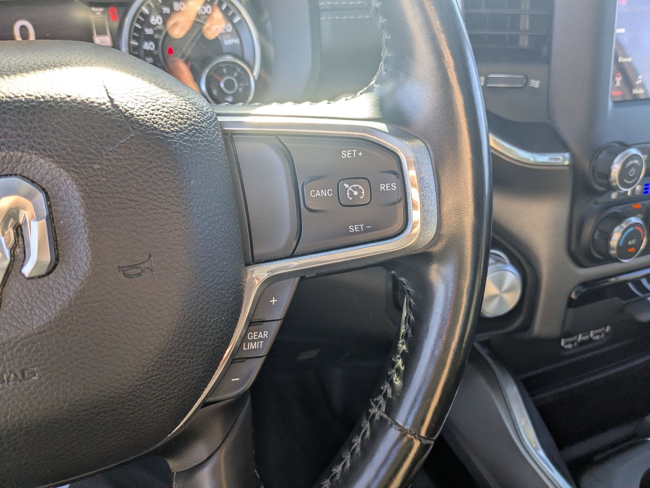 2021 RAM 1500 Laramie Crew Cab 4x4 5'7' Box