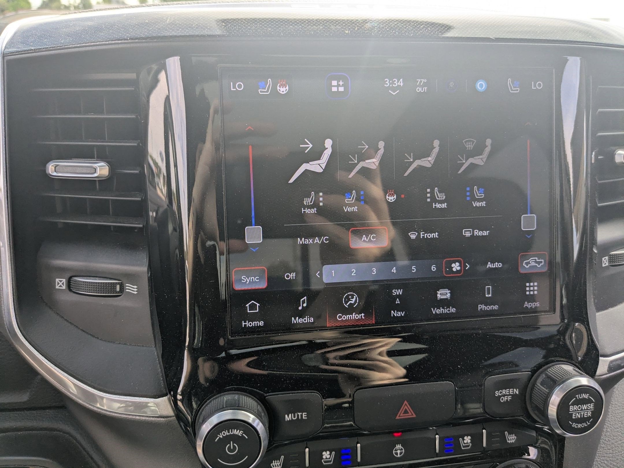 2022 RAM 1500 Laramie Crew Cab 4x4 6'4' Box