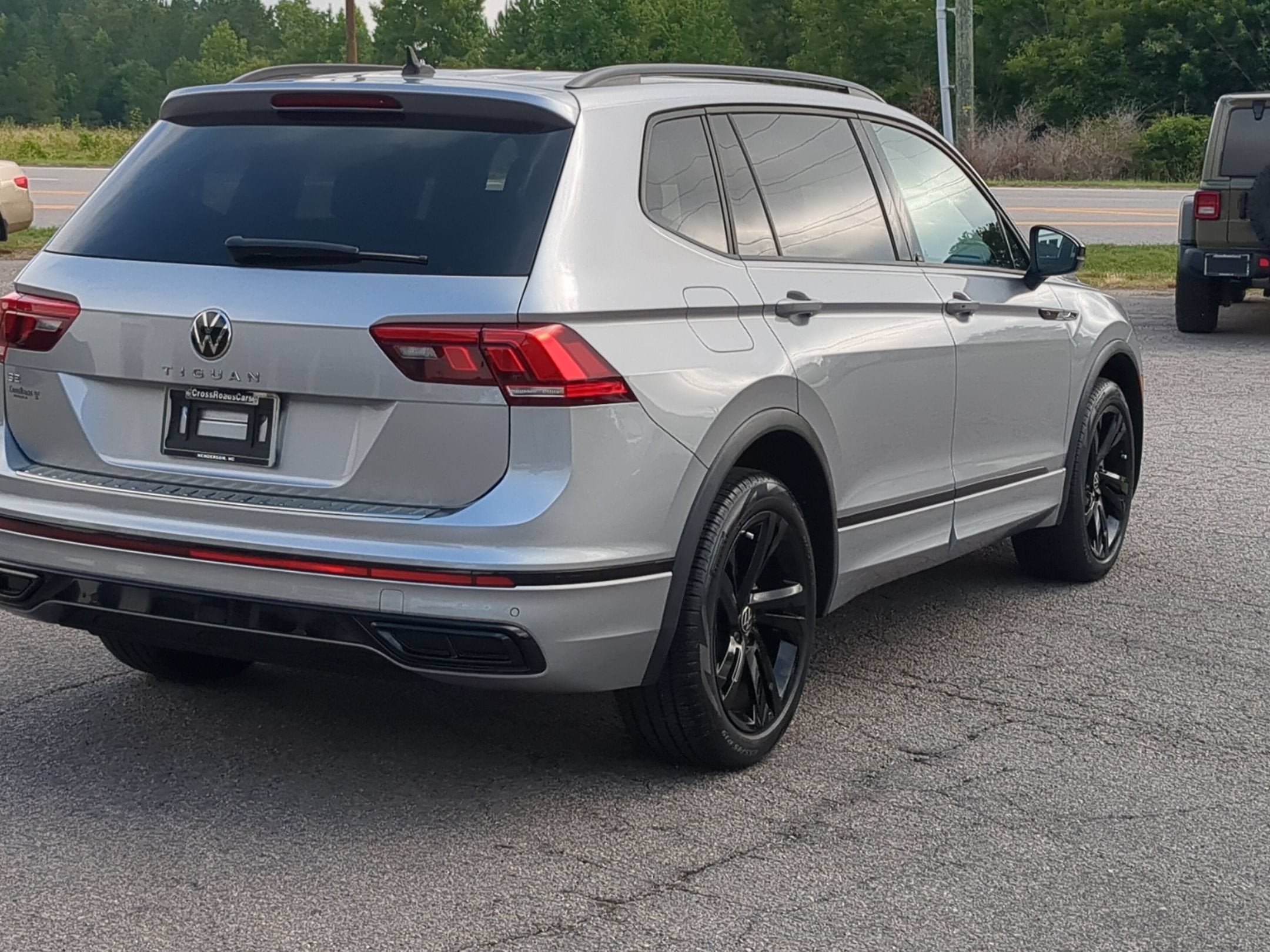 2023 Volkswagen Tiguan 2.0T SE R-Line Black