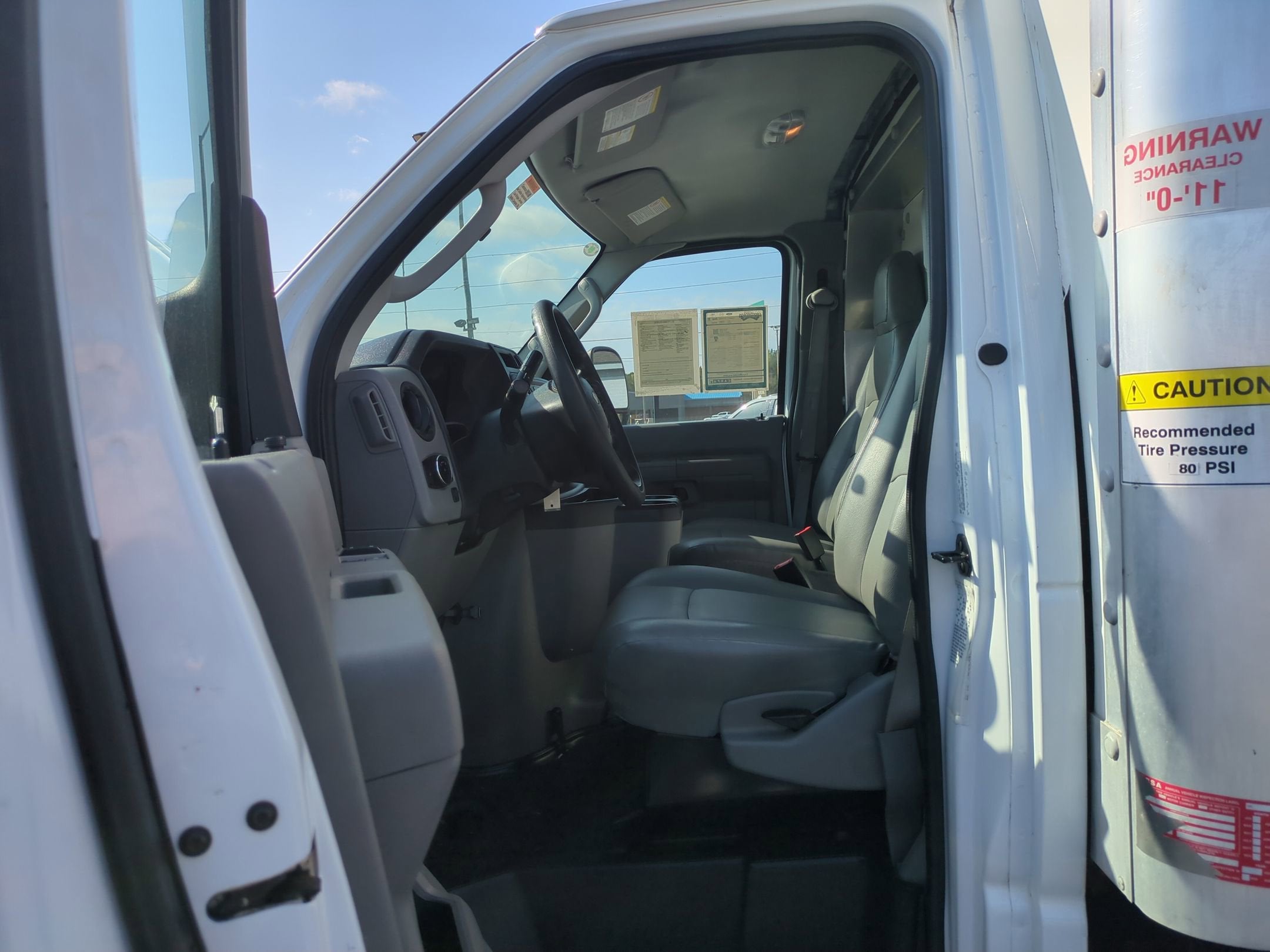 2024 Ford E-Series Cutaway Base