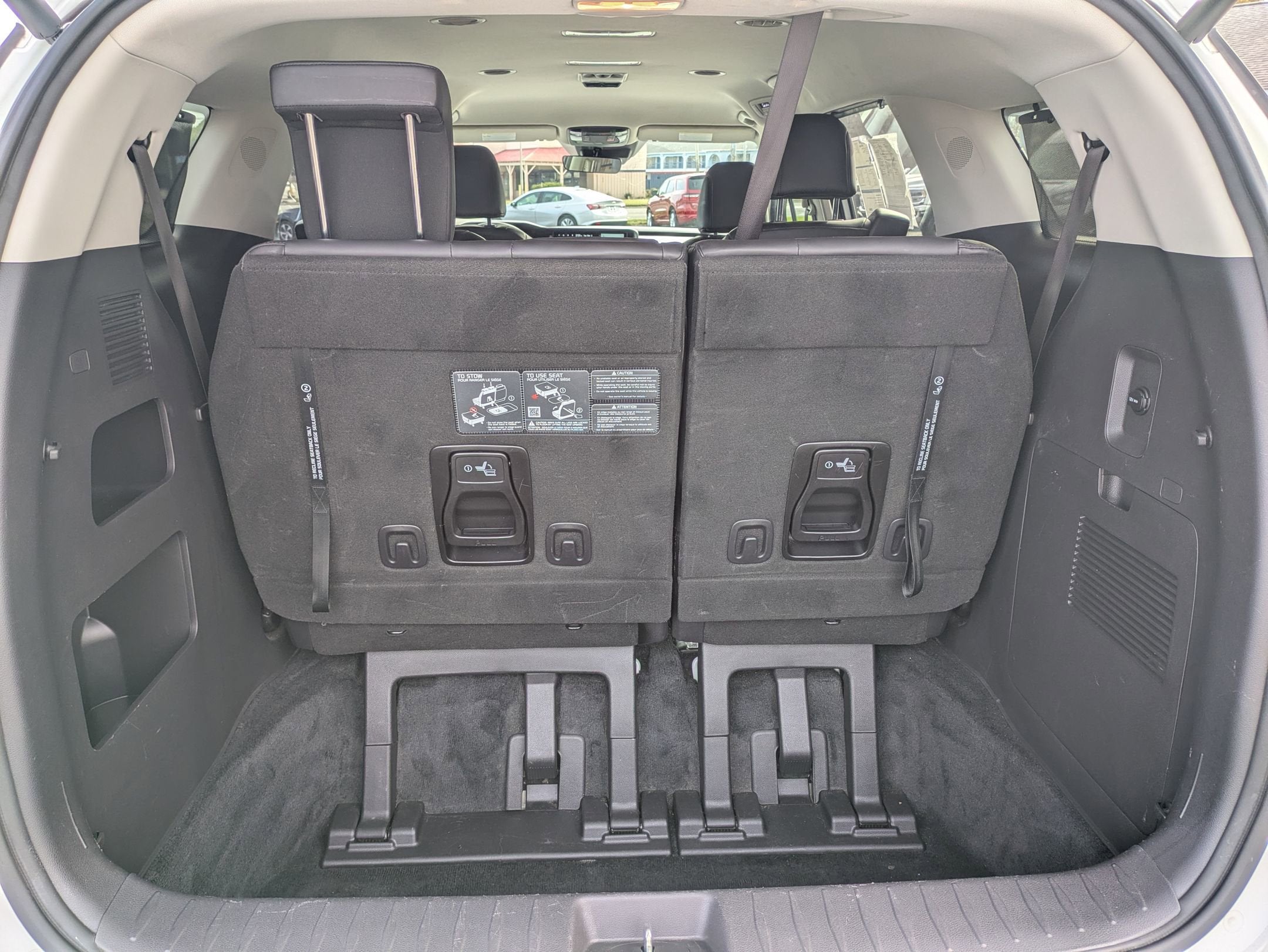 2024 Kia Carnival EX