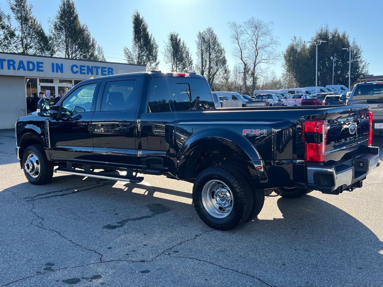 2024 Ford Super Duty F-350 DRW LARIAT