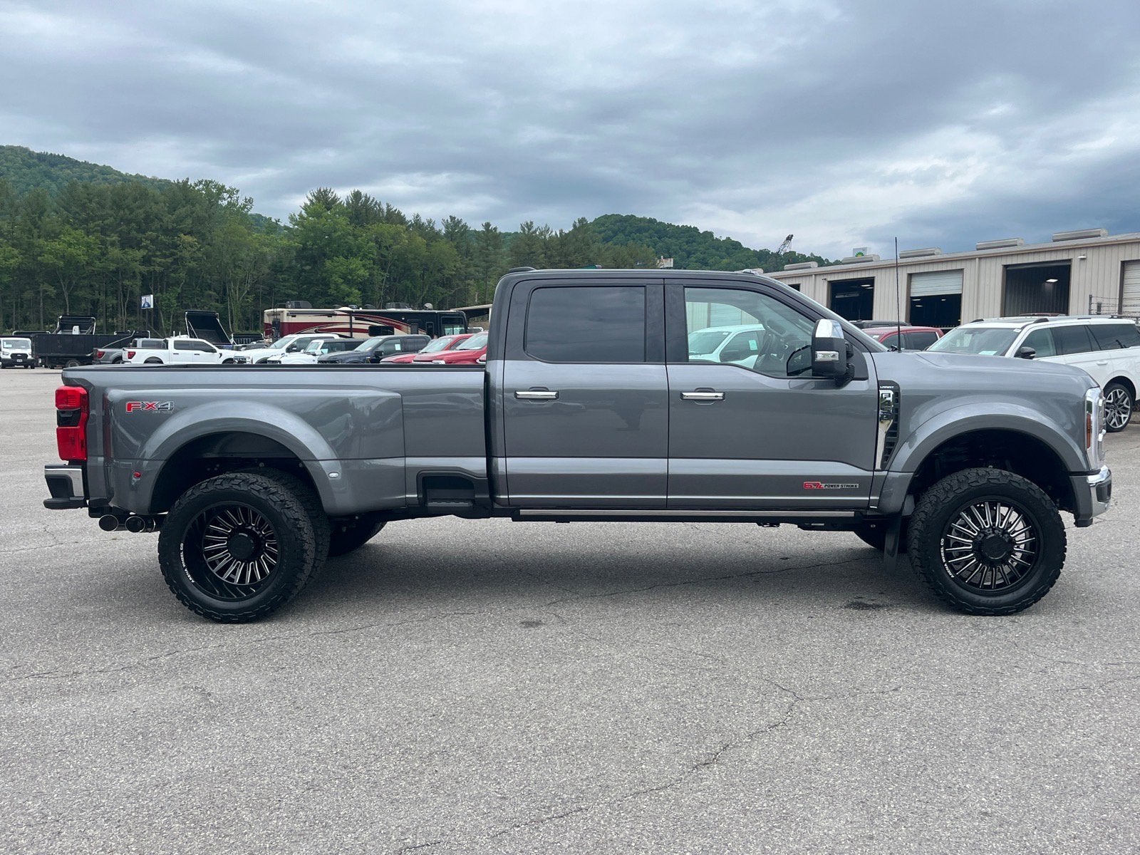 2025 Ford Super Duty F-450 DRW LARIAT