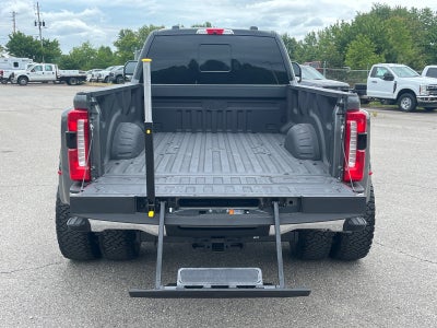 2025 Ford Super Duty F-450 DRW LARIAT