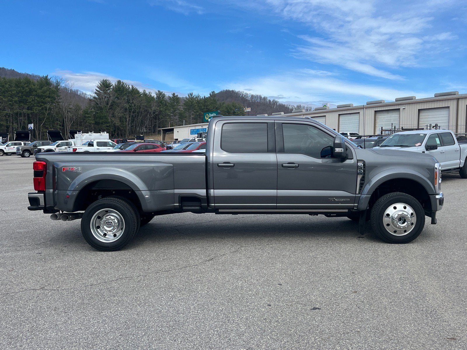 2023 Ford Super Duty F-450 DRW LARIAT