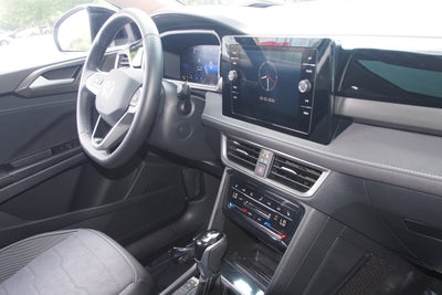 2025 Volkswagen Taos SE Black