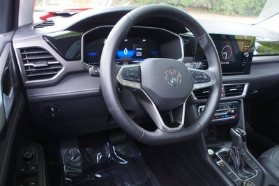 2025 Volkswagen Taos SE Black