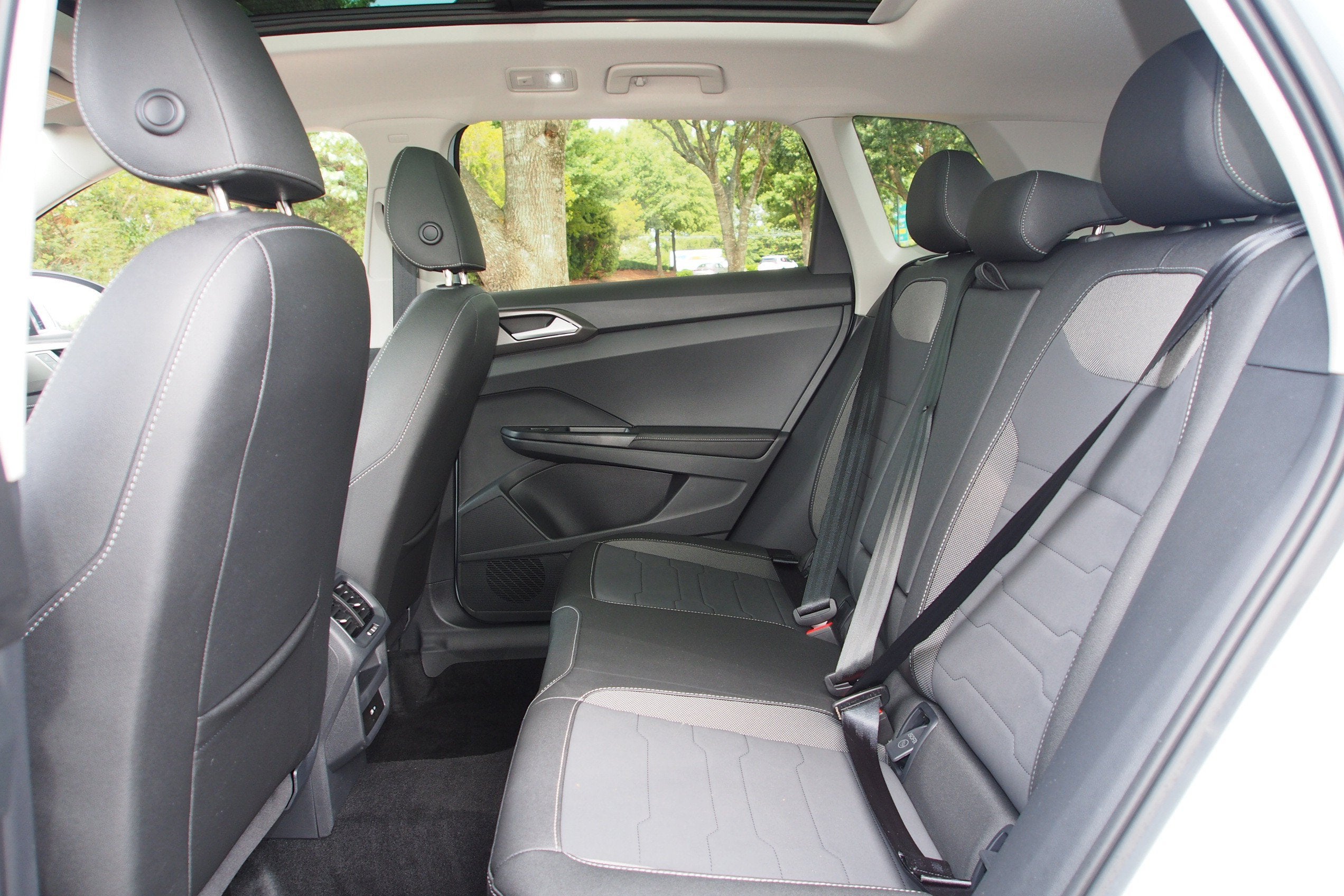 2025 Volkswagen Taos SE Black