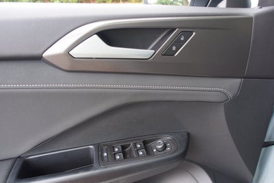 2025 Volkswagen Taos SE Black