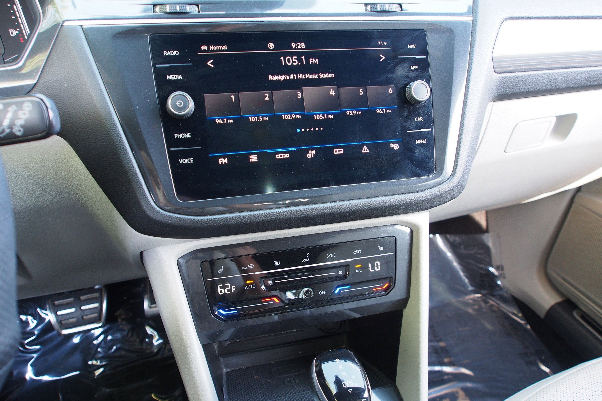 2022 Volkswagen Tiguan SEL R-Line