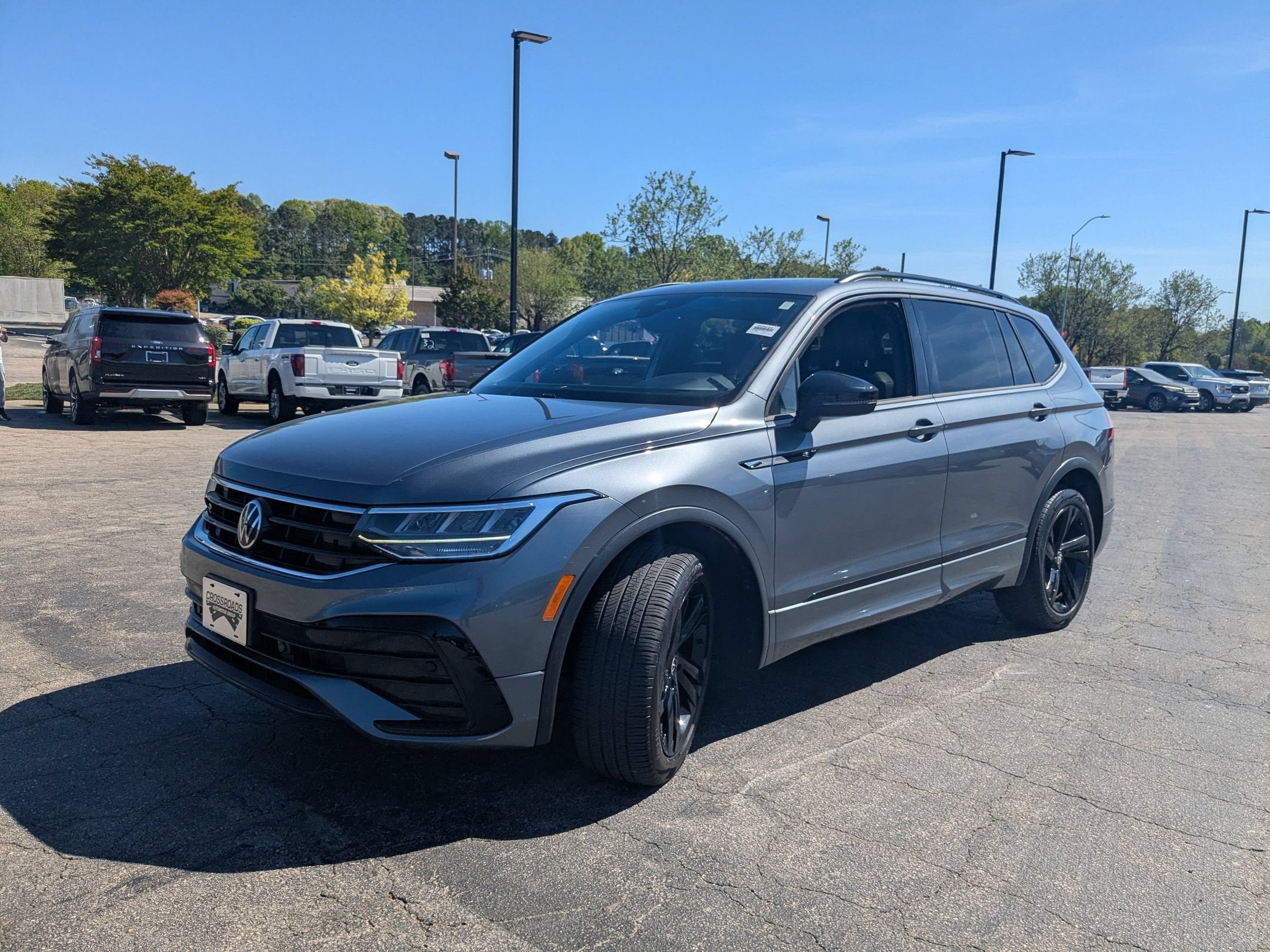 2023 Volkswagen Tiguan SE R-Line Black