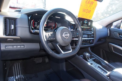 2023 Nissan Pathfinder Platinum