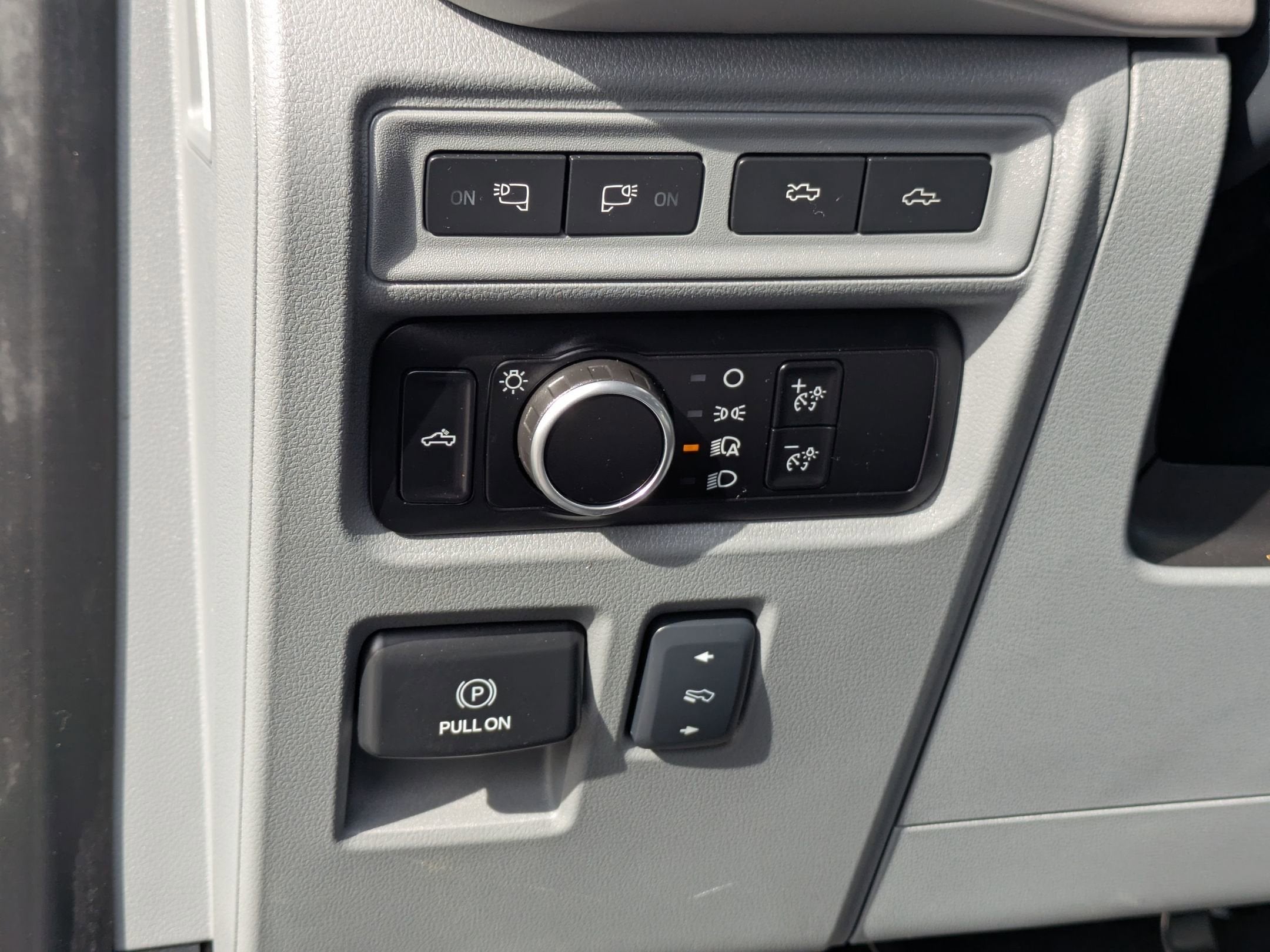 2023 Ford F-150 Lightning XLT