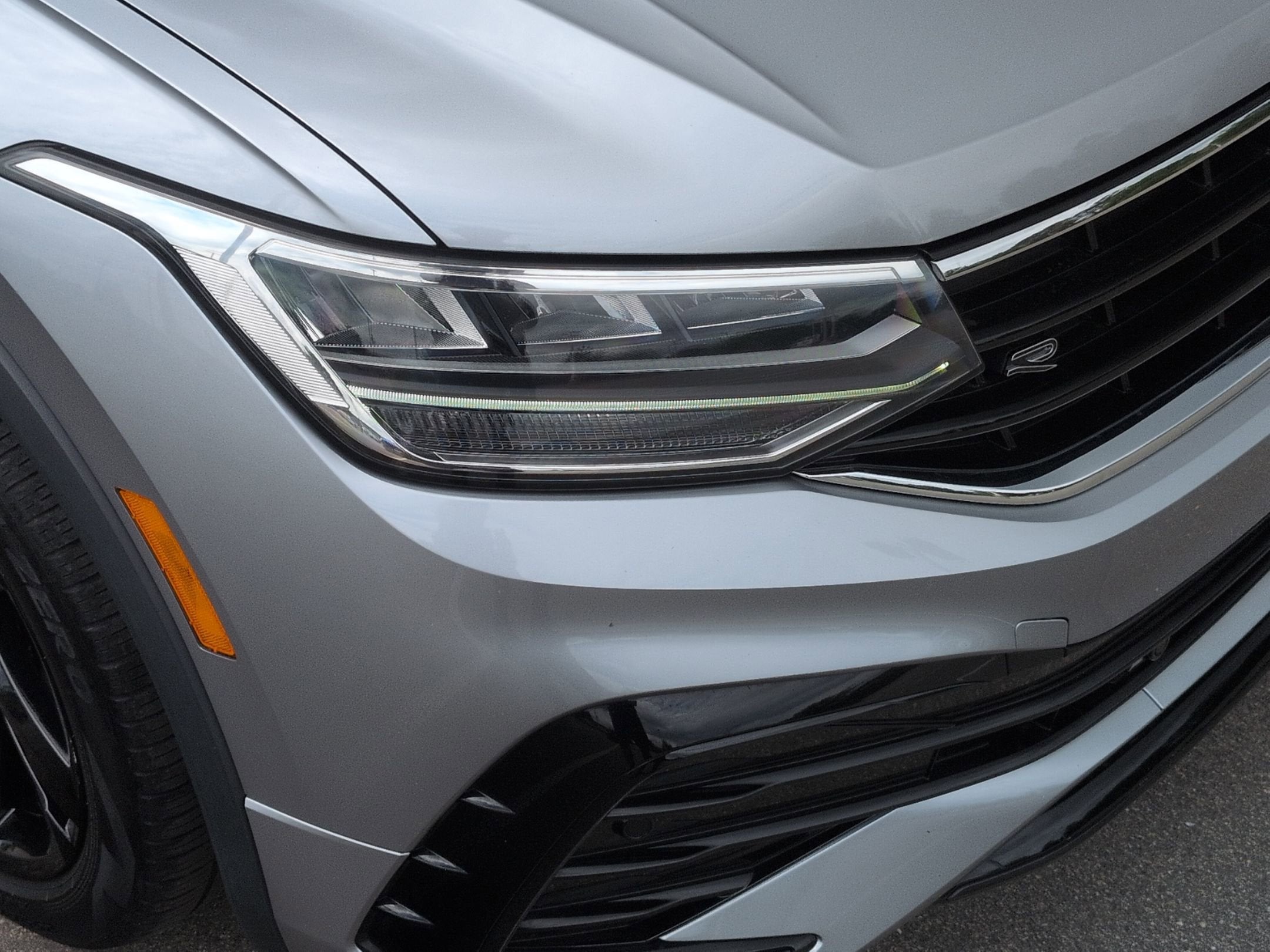 2023 Volkswagen Tiguan SE R-Line Black