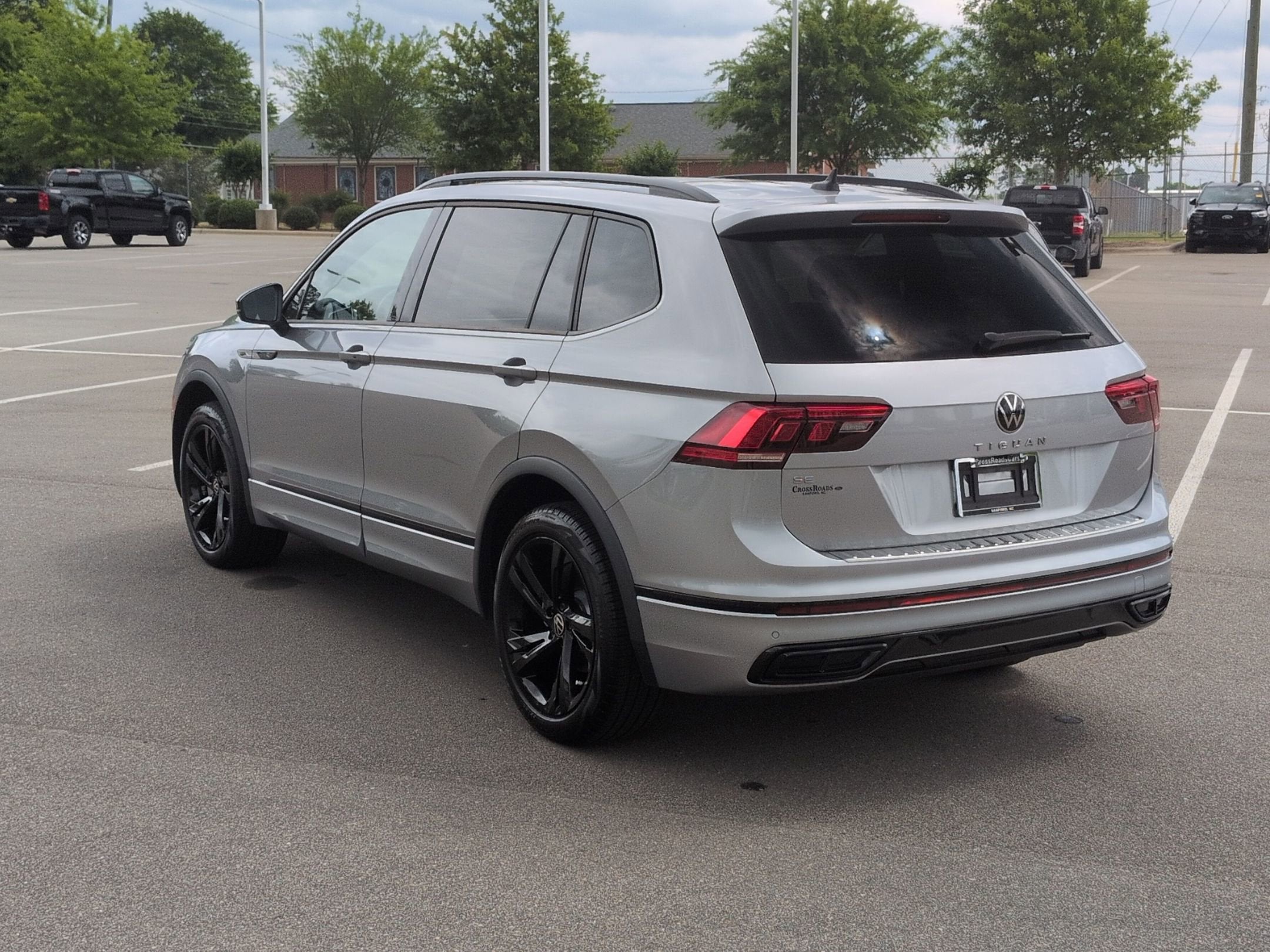 2023 Volkswagen Tiguan SE R-Line Black
