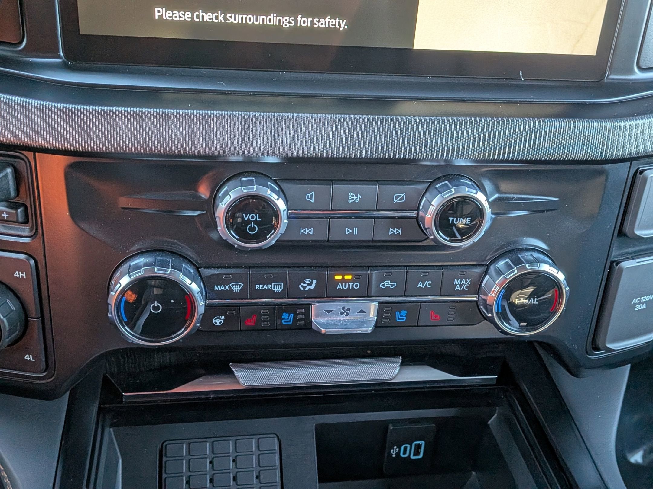 2023 Ford Super Duty F-250 SRW Platinum