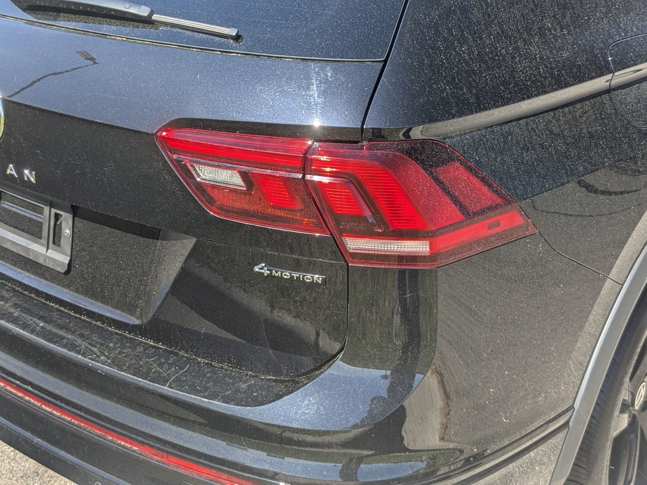 2023 Volkswagen Tiguan SE R-Line Black