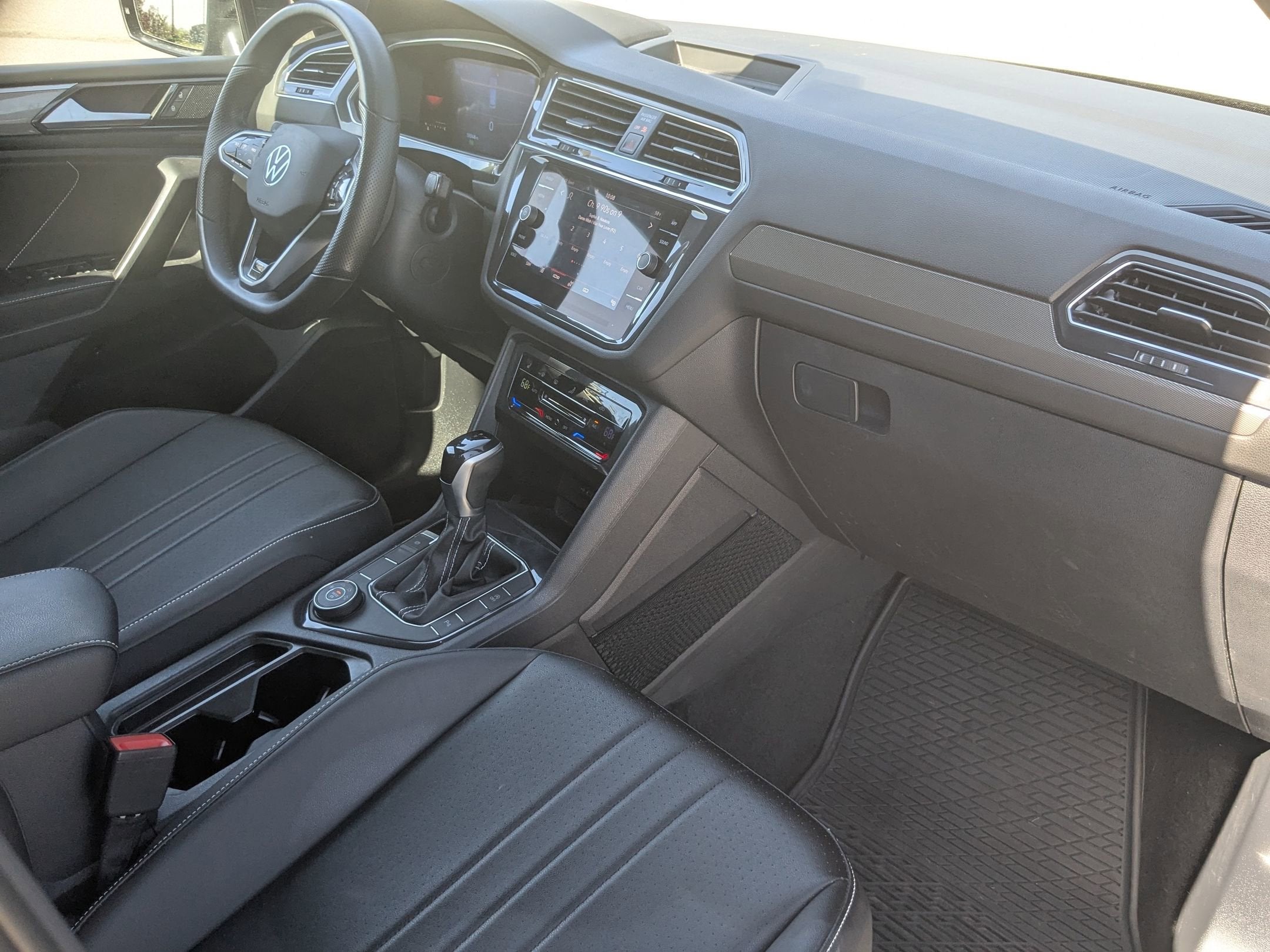 2023 Volkswagen Tiguan SE R-Line Black