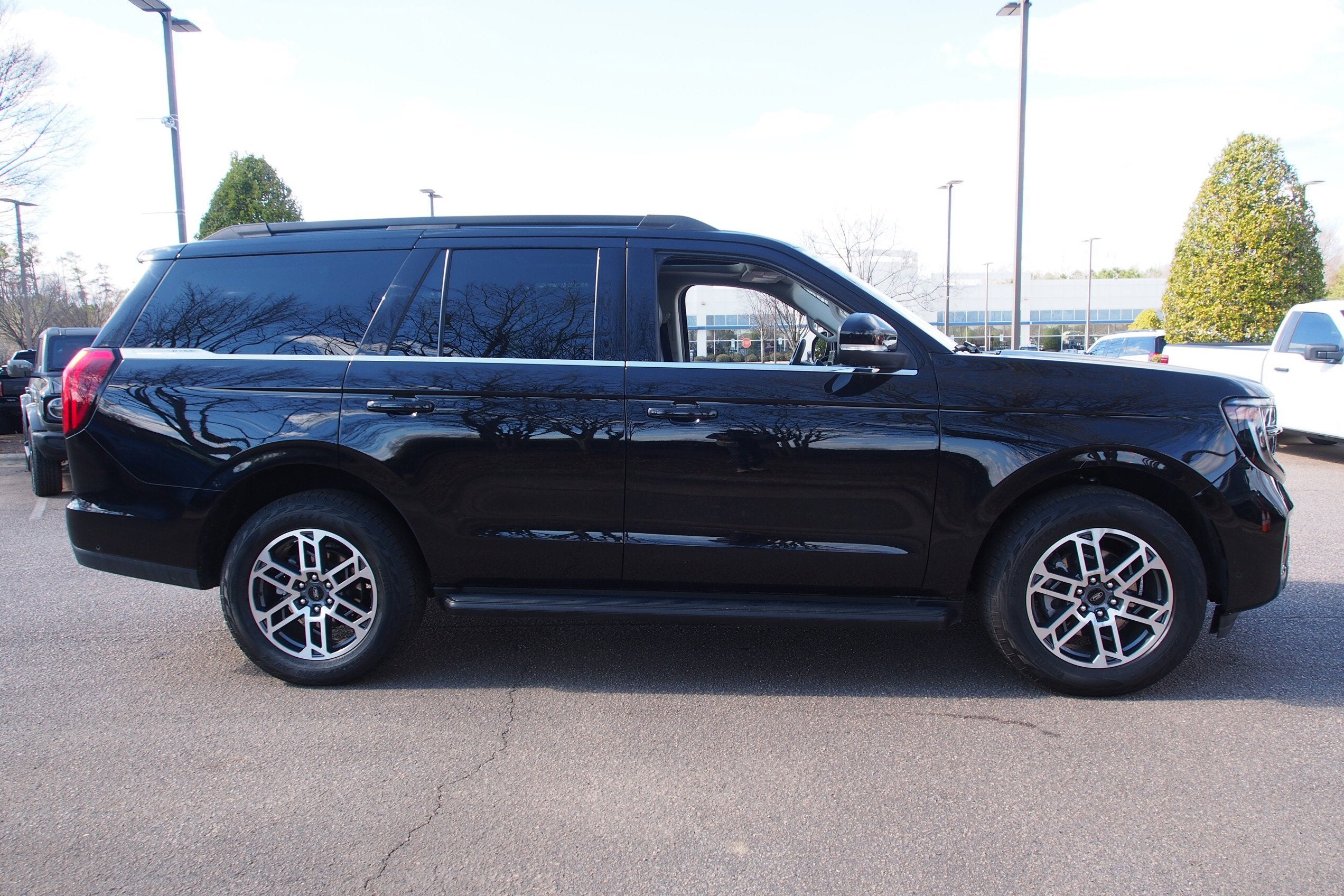 2025 Ford Expedition Active