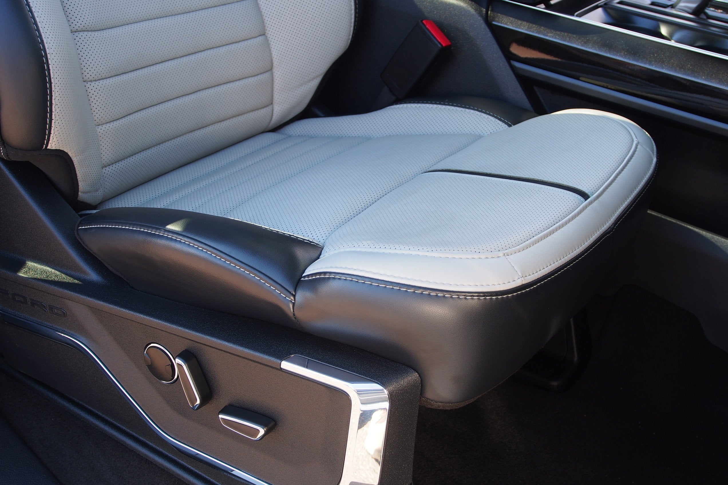 2023 Ford F-150 Lightning Platinum