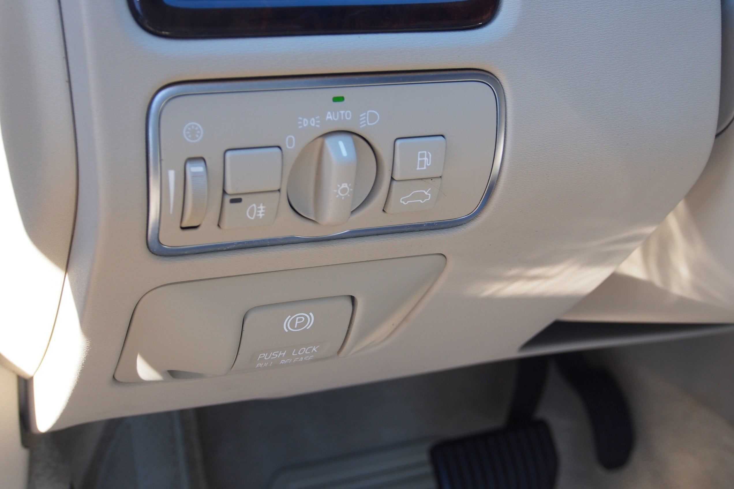 2015 Volvo XC70 3.2L Premier