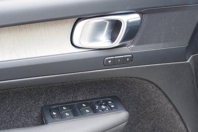 2023 Volvo XC40 Plus Dark Theme