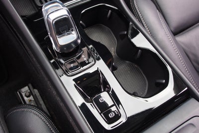 2023 Volvo XC40 Plus Dark Theme
