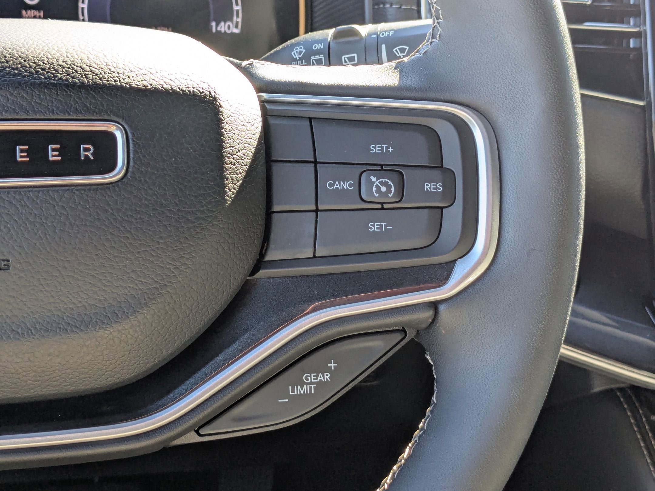 2024 Jeep Wagoneer Base