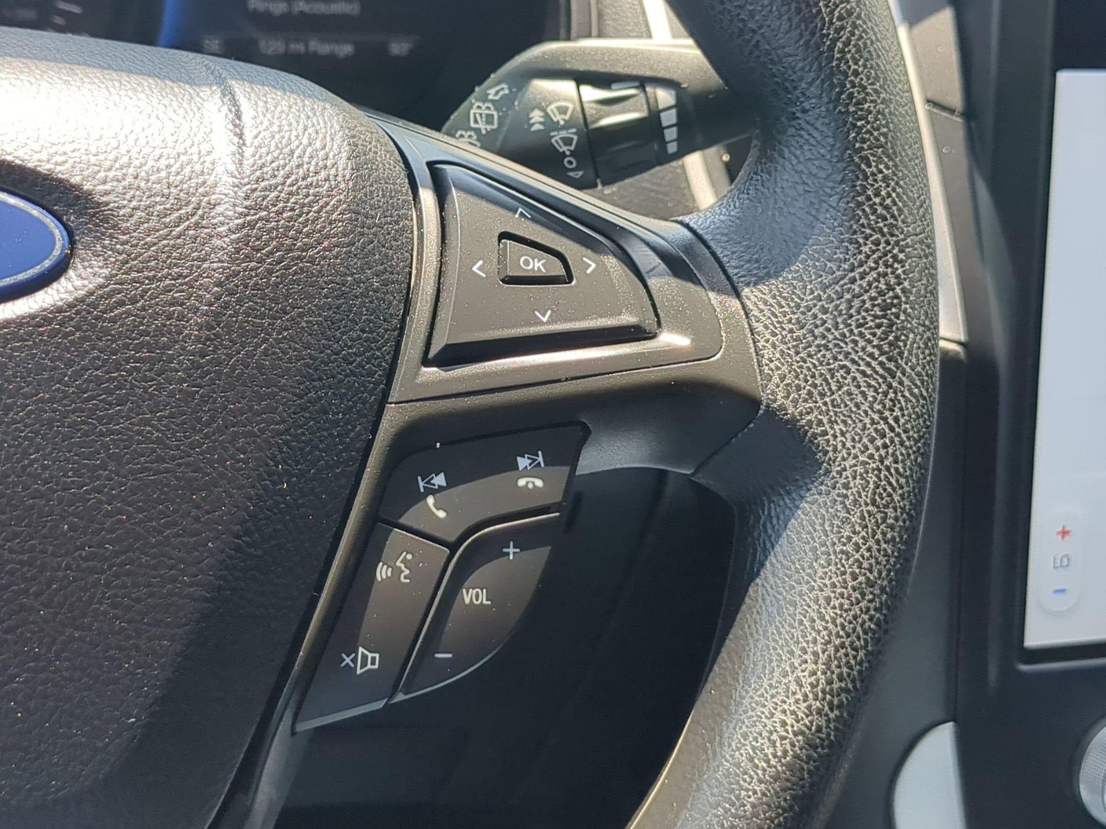 2022 Ford Edge SE