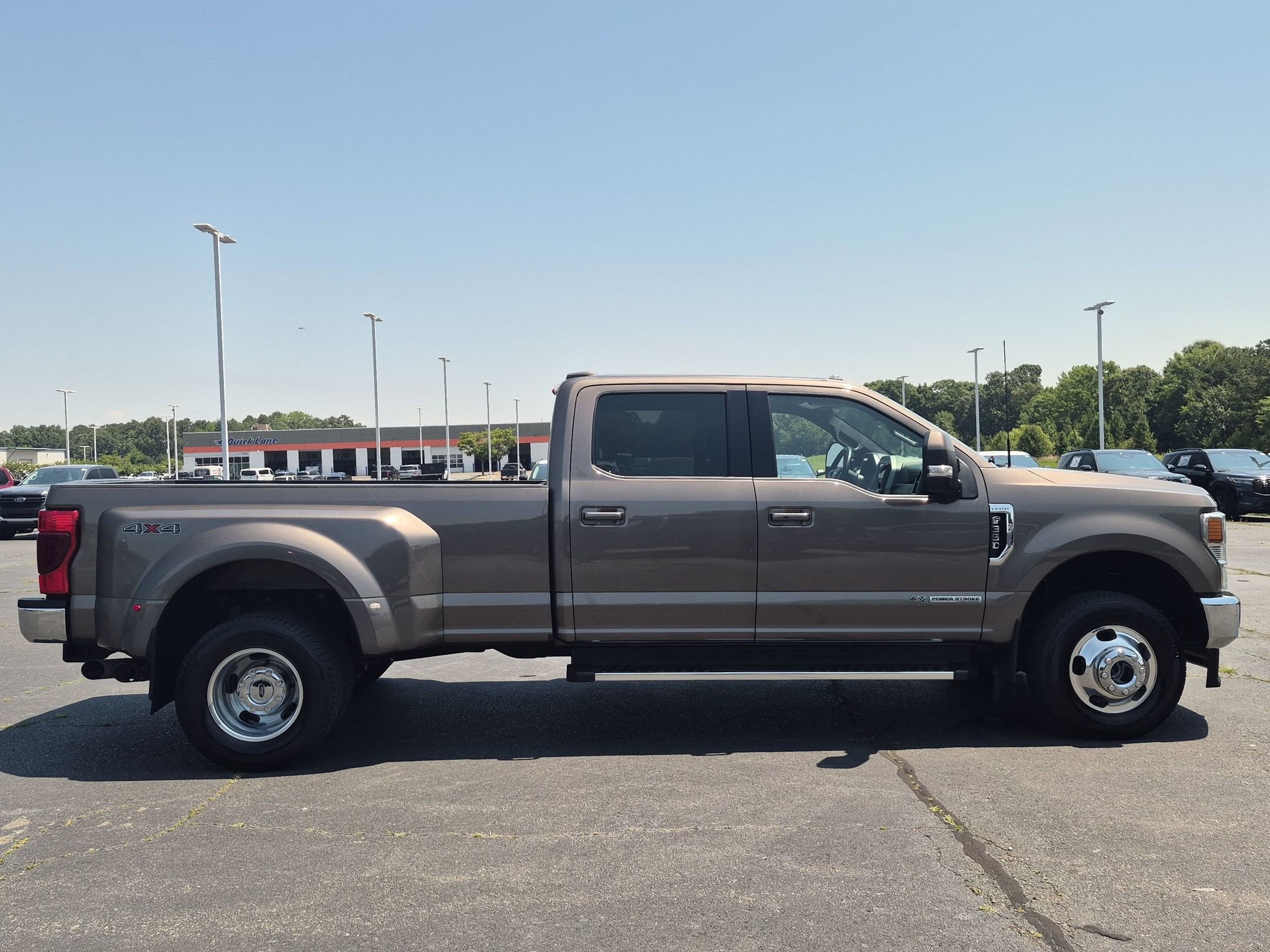 2022 Ford Super Duty F-350 DRW LARIAT