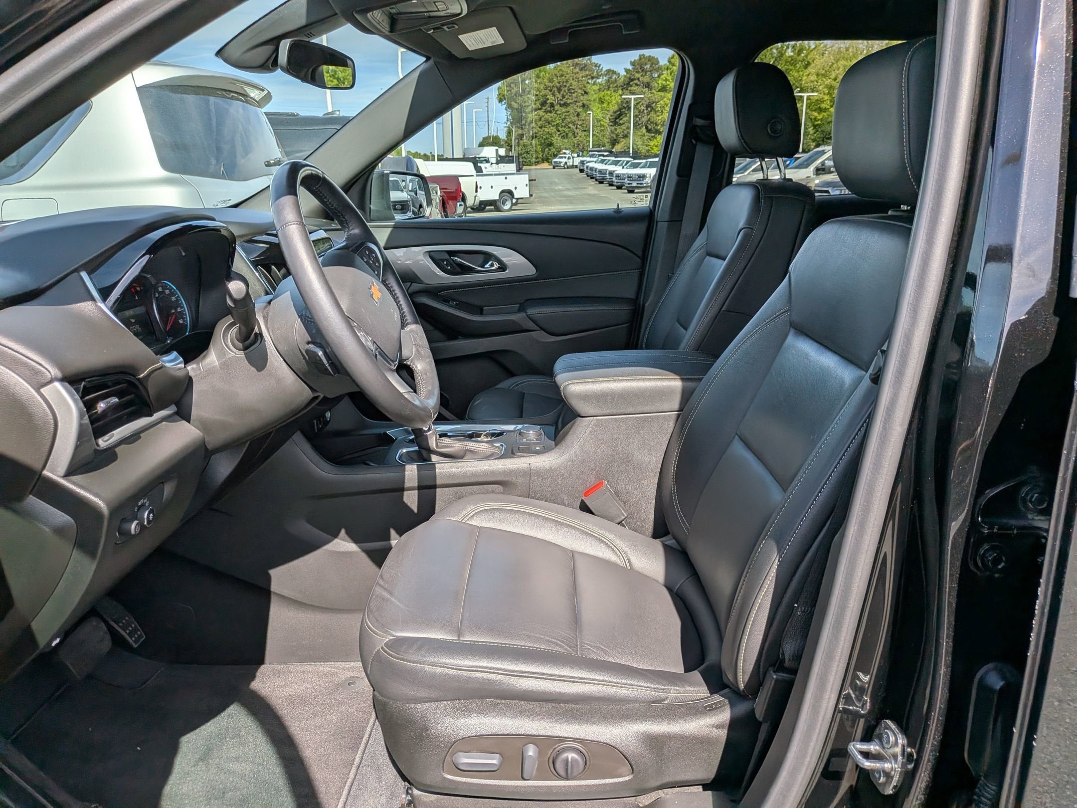 2022 Chevrolet Traverse LT Leather