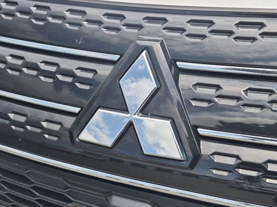 2022 Mitsubishi Outlander Base