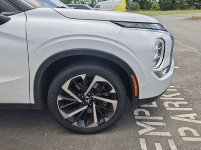 2022 Mitsubishi Outlander Base