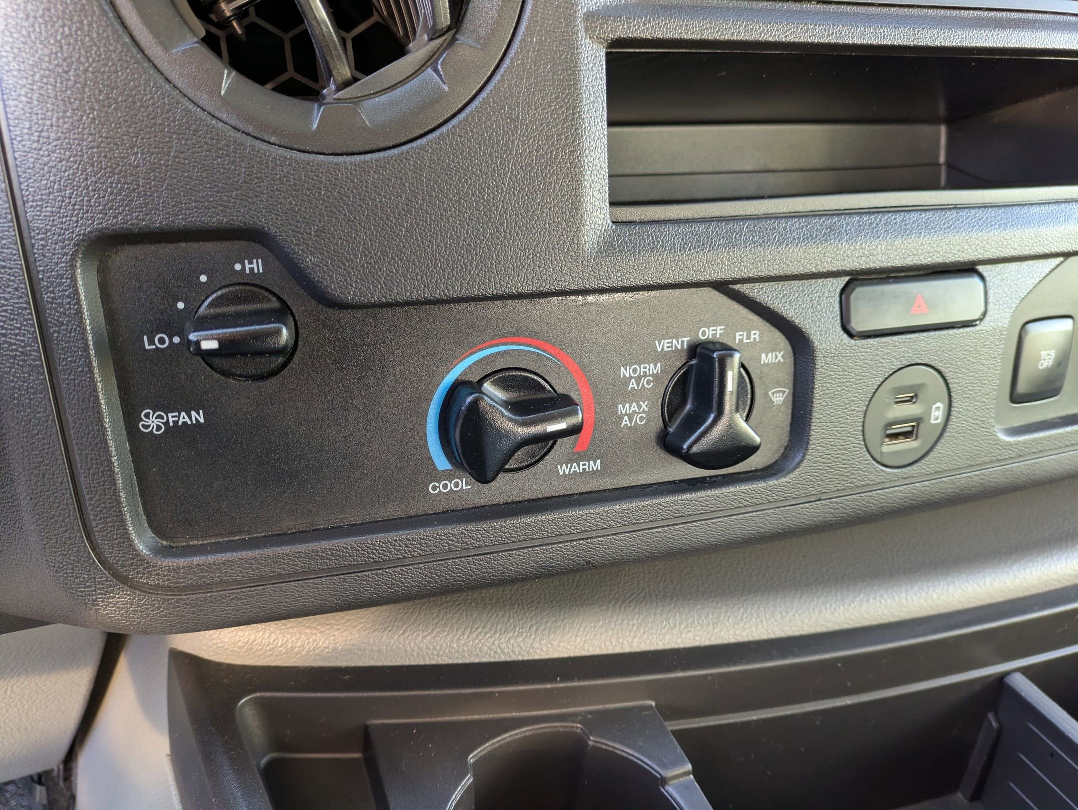 2024 Ford E-Series Cutaway Base