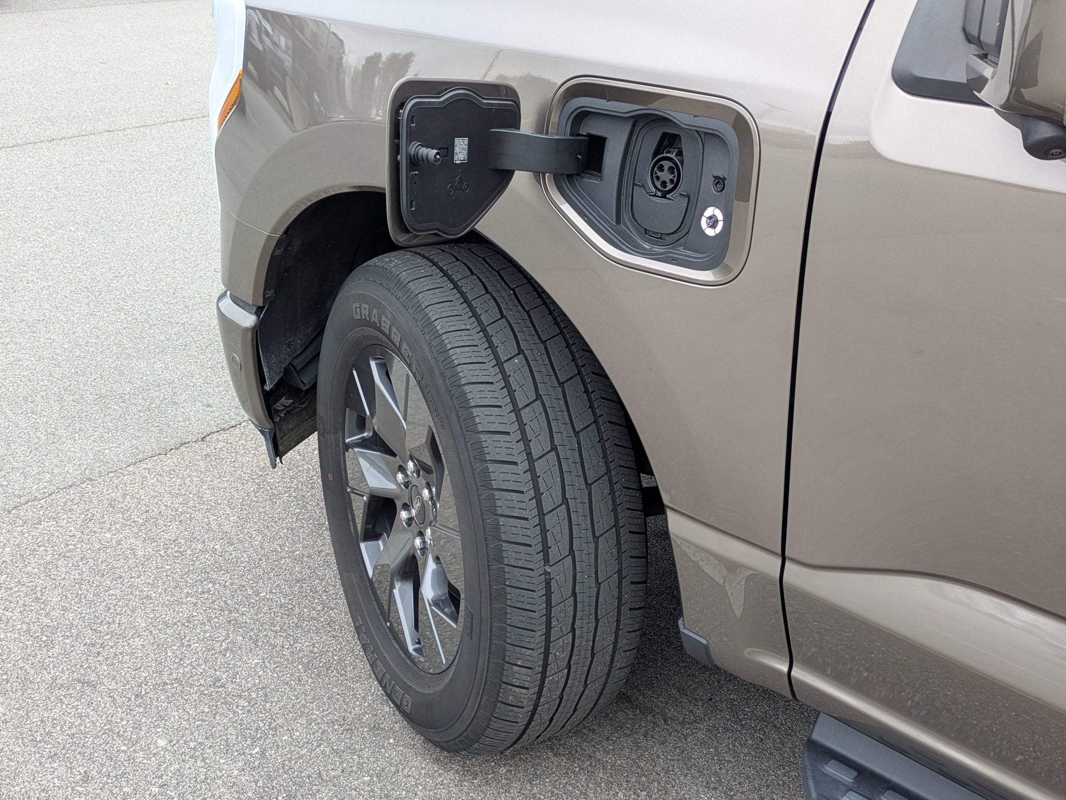 2023 Ford F-150 Lightning LARIAT