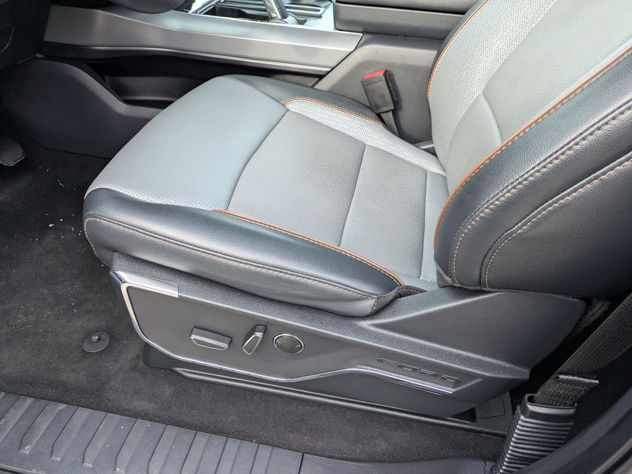 2024 Ford F-150 Lightning LARIAT