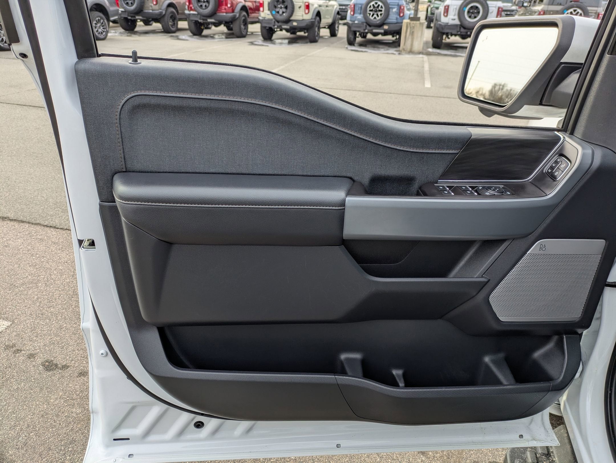 2024 Ford F-150 Lightning LARIAT