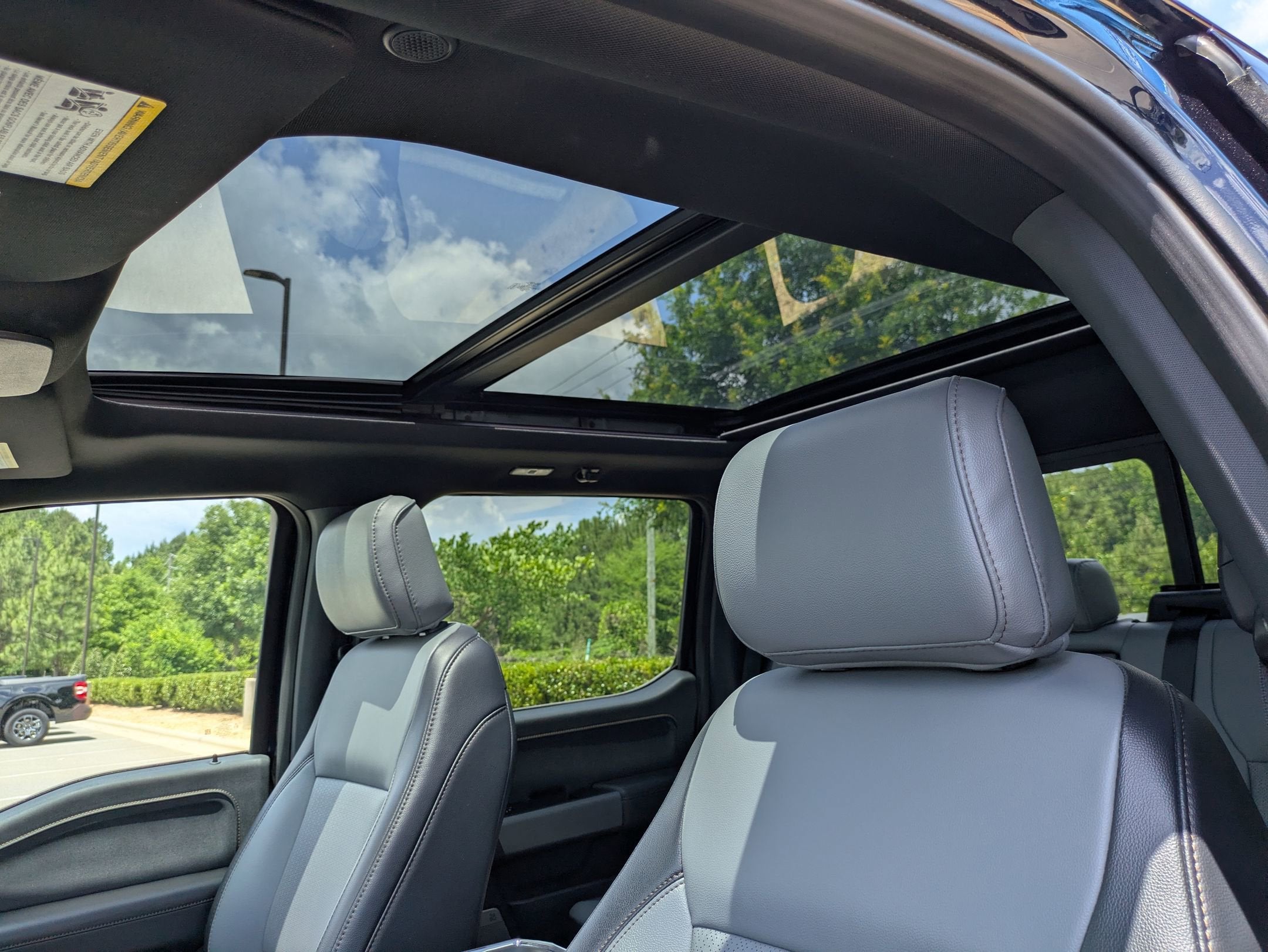 2025 Ford F-150 Lightning LARIAT
