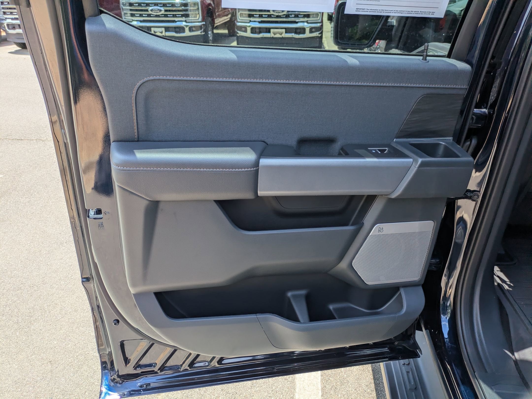 2025 Ford F-150 Lightning LARIAT