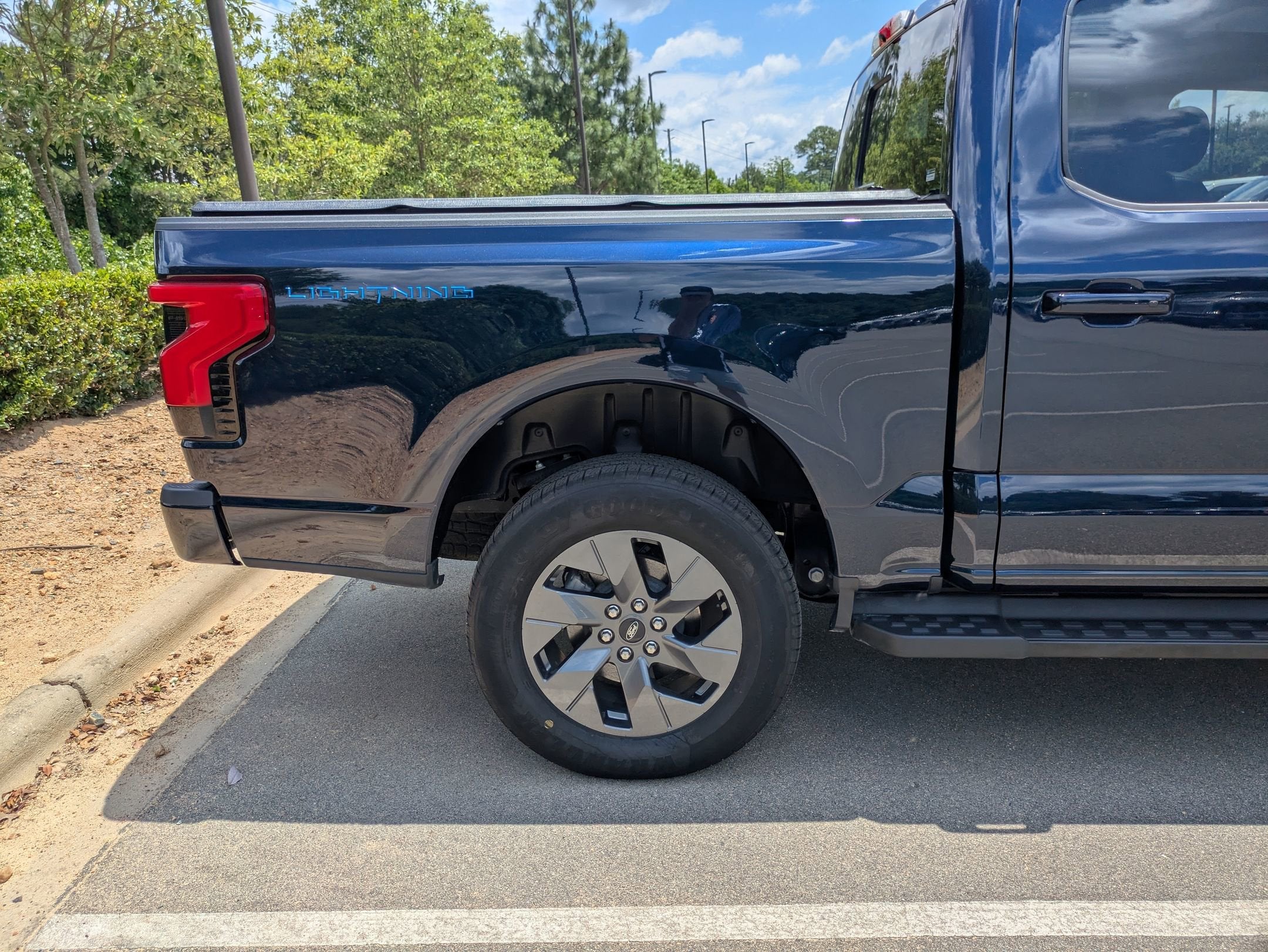 2025 Ford F-150 Lightning LARIAT