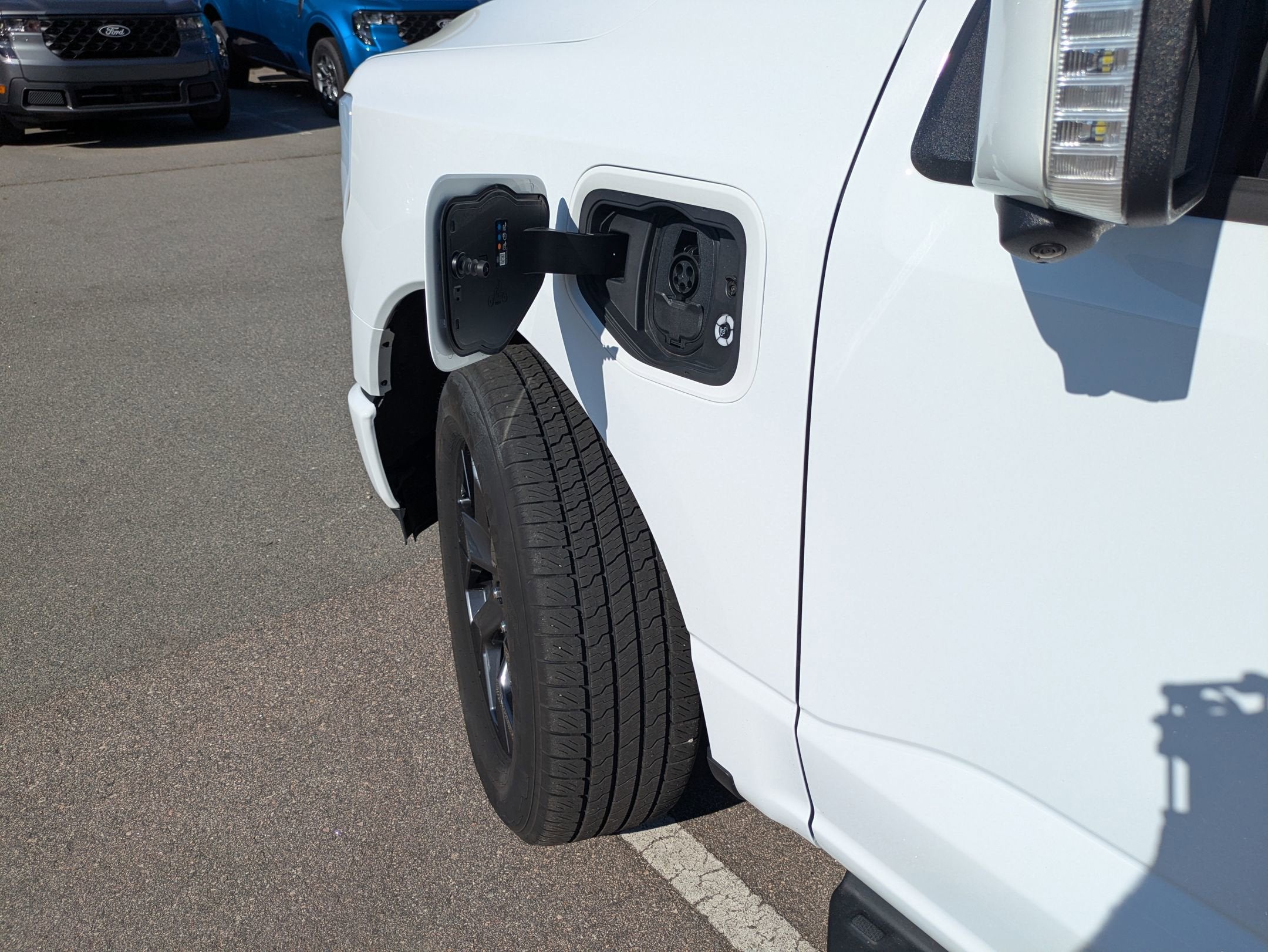 2025 Ford F-150 Lightning LARIAT
