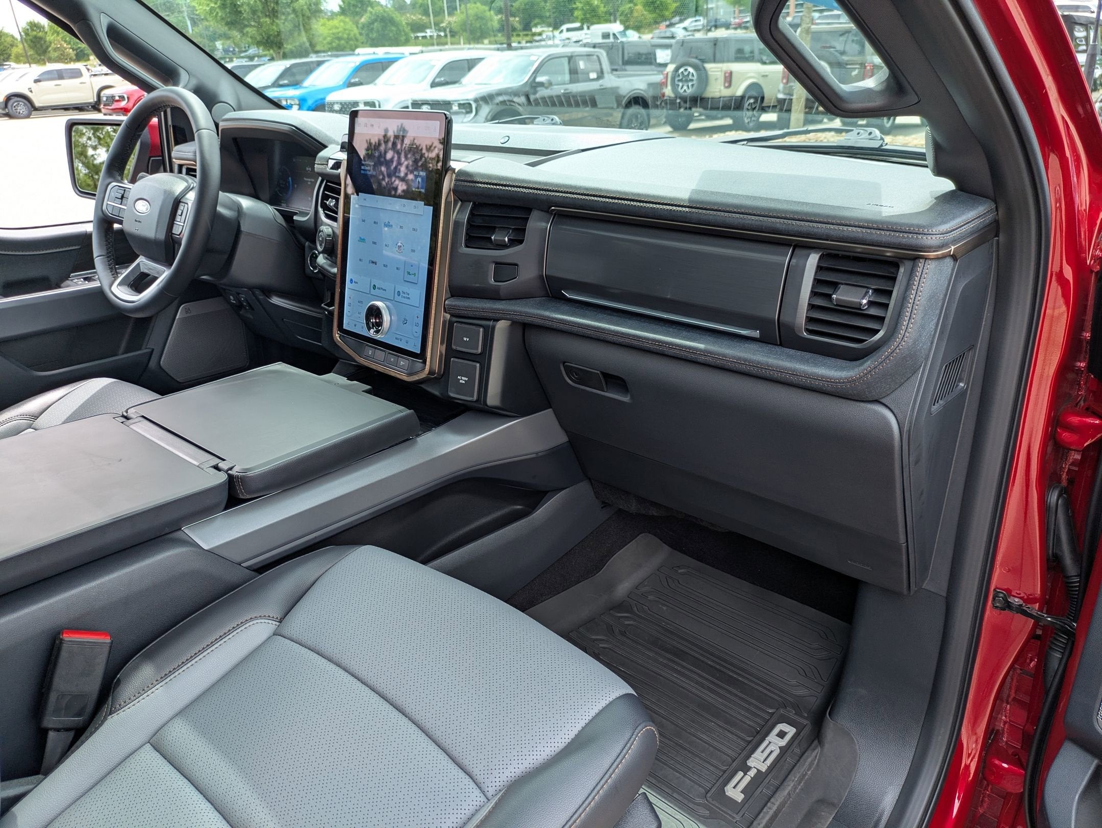 2025 Ford F-150 Lightning LARIAT
