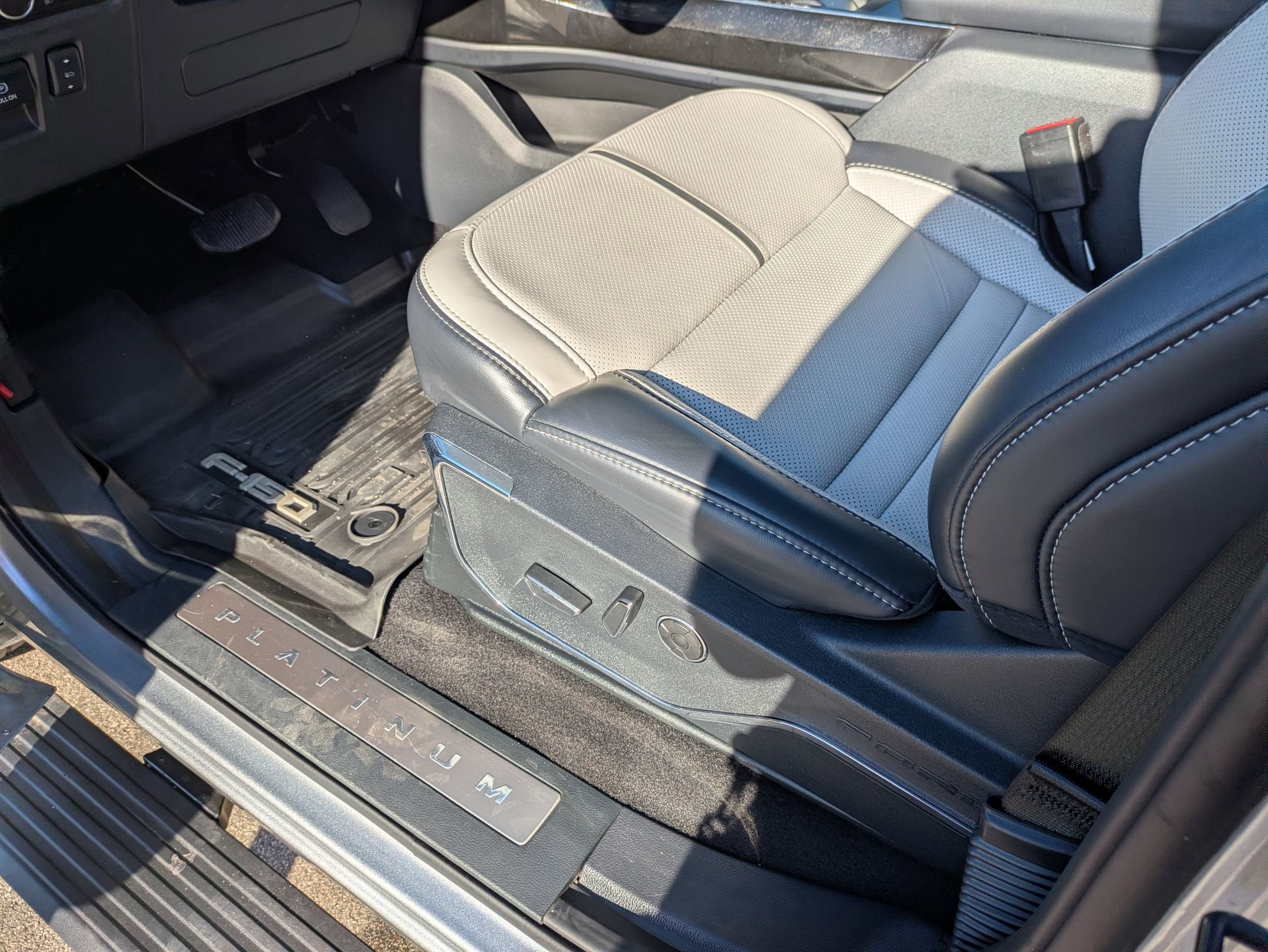 2025 Ford F-150 Lightning Platinum