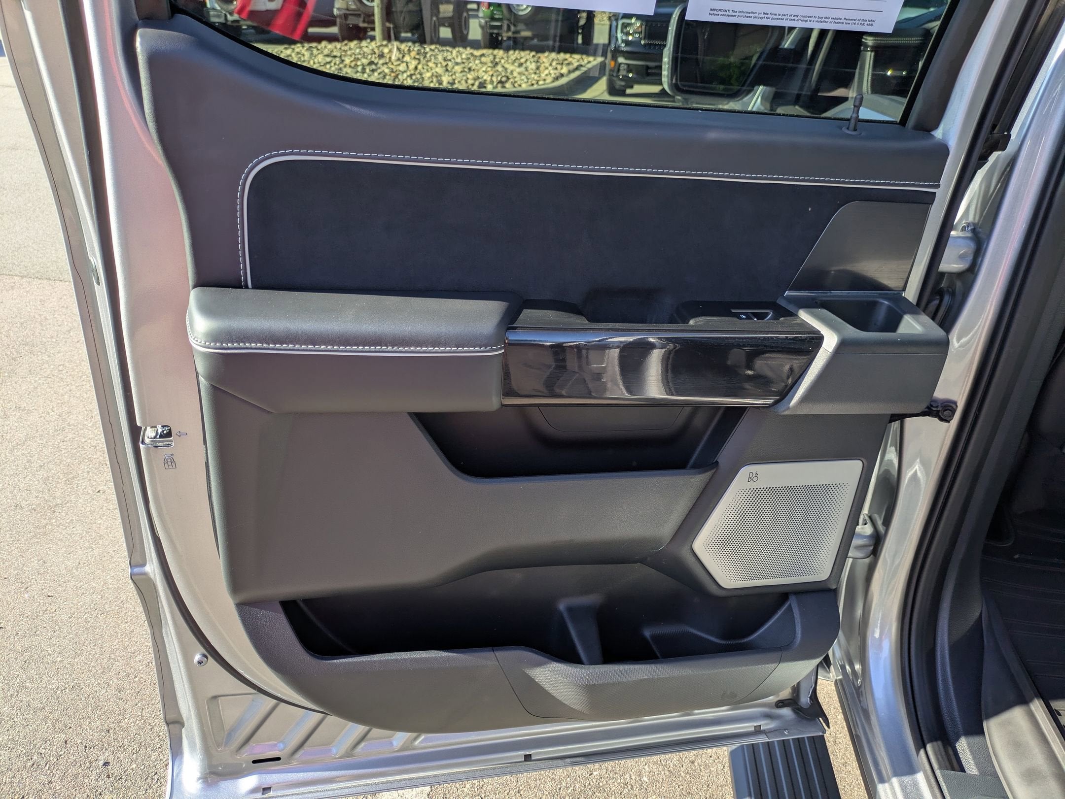 2025 Ford F-150 Lightning Platinum