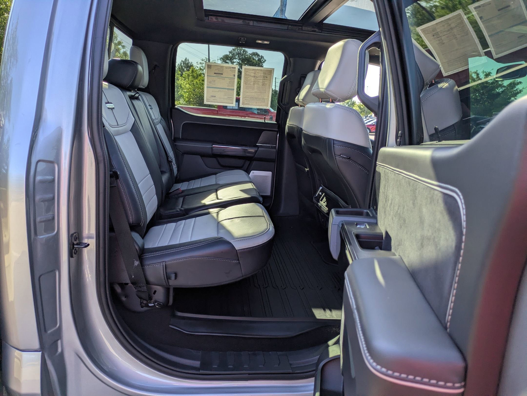 2025 Ford F-150 Lightning Platinum