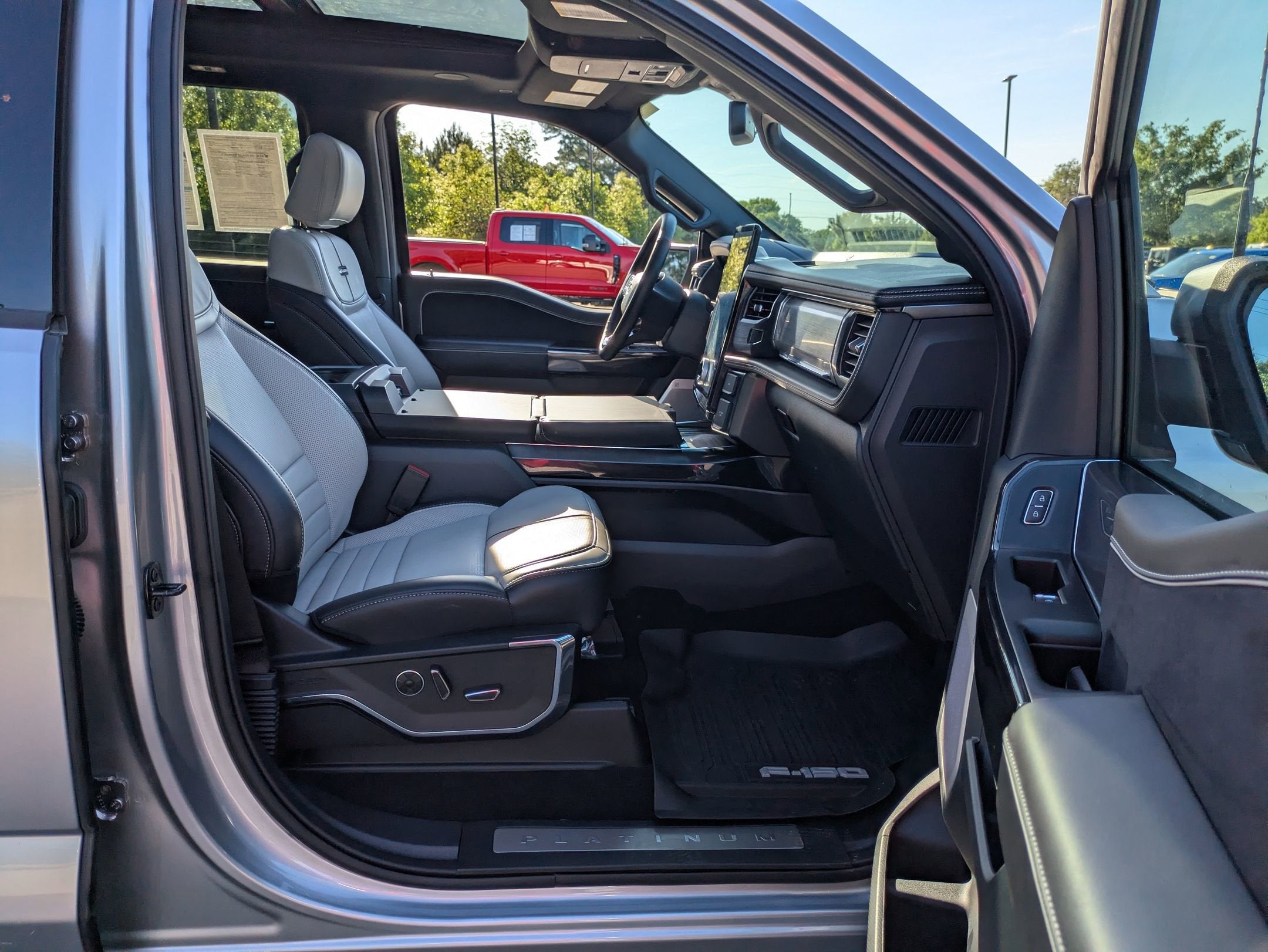 2025 Ford F-150 Lightning Platinum