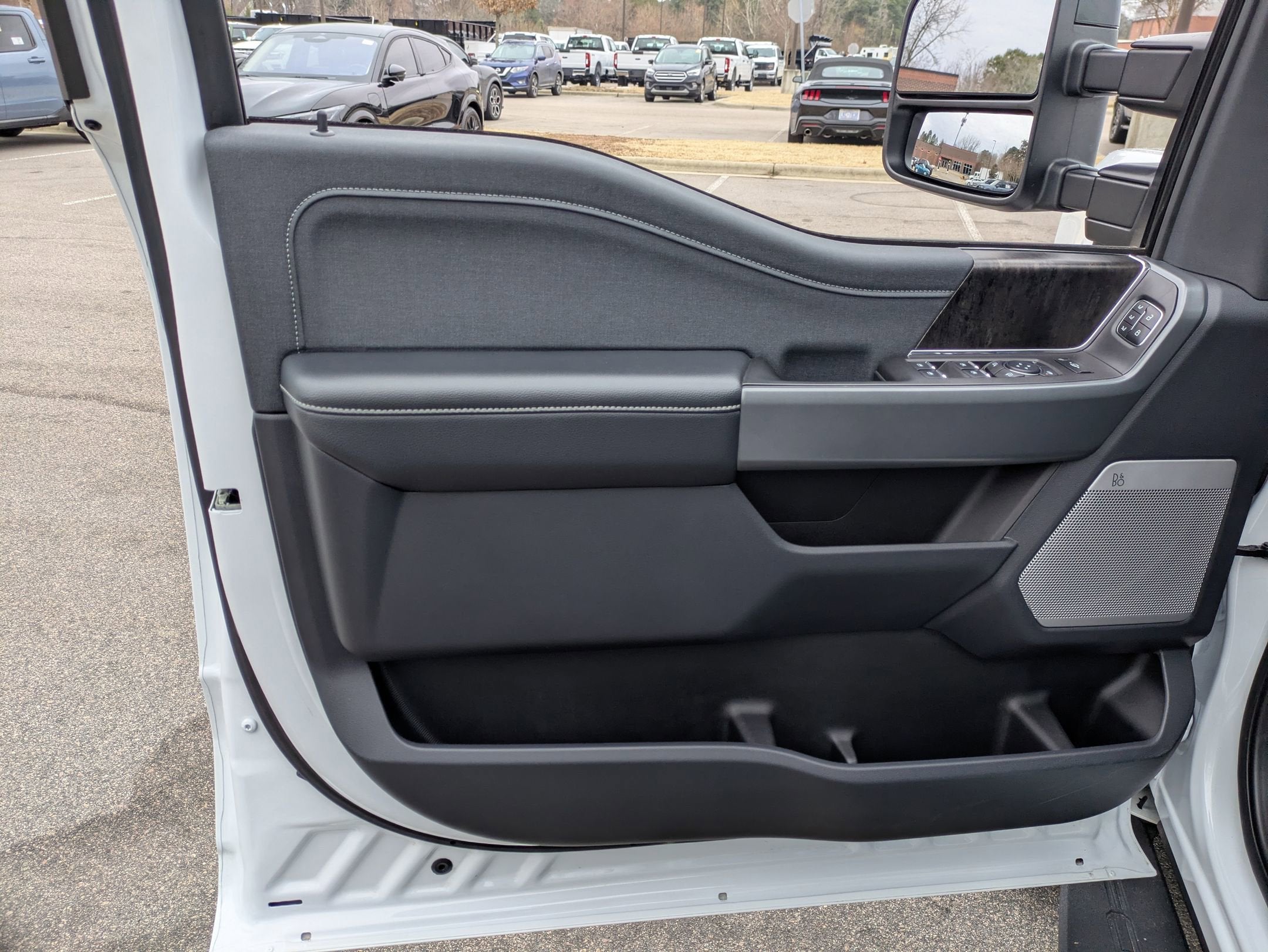 2024 Ford Super Duty F-350 SRW LARIAT