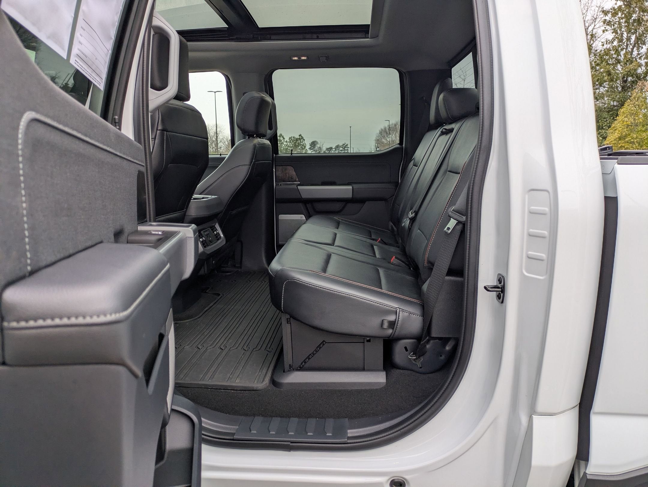 2024 Ford Super Duty F-350 SRW LARIAT