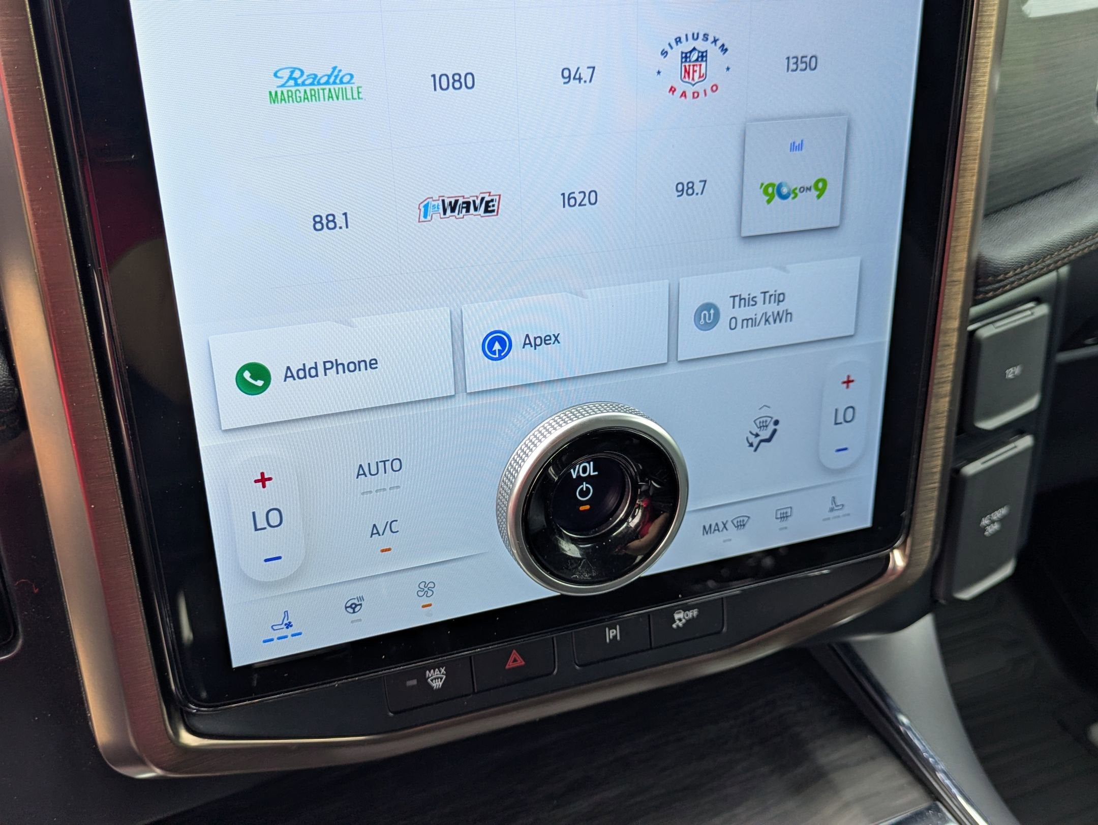 2025 Ford F-150 Lightning LARIAT
